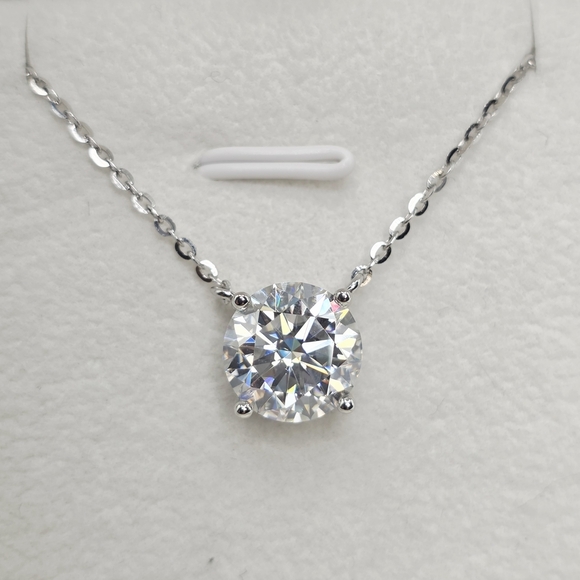 ✨ 4 Carat Moissanite Solitaire Necklace – Timeless Brilliance ✨ - Picture 2 of 4